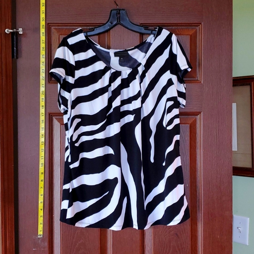 Zebra print Worthington blouse-fitted